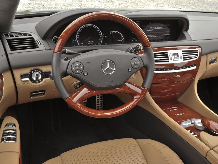  Mercedes-Benz CL65 AMG 2010 года  (US) (фото 12 из 15)